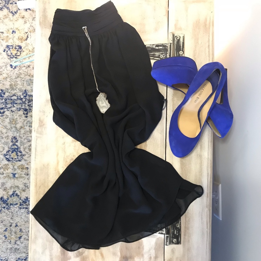 NWT Vince Camuto Black flowy XS Top